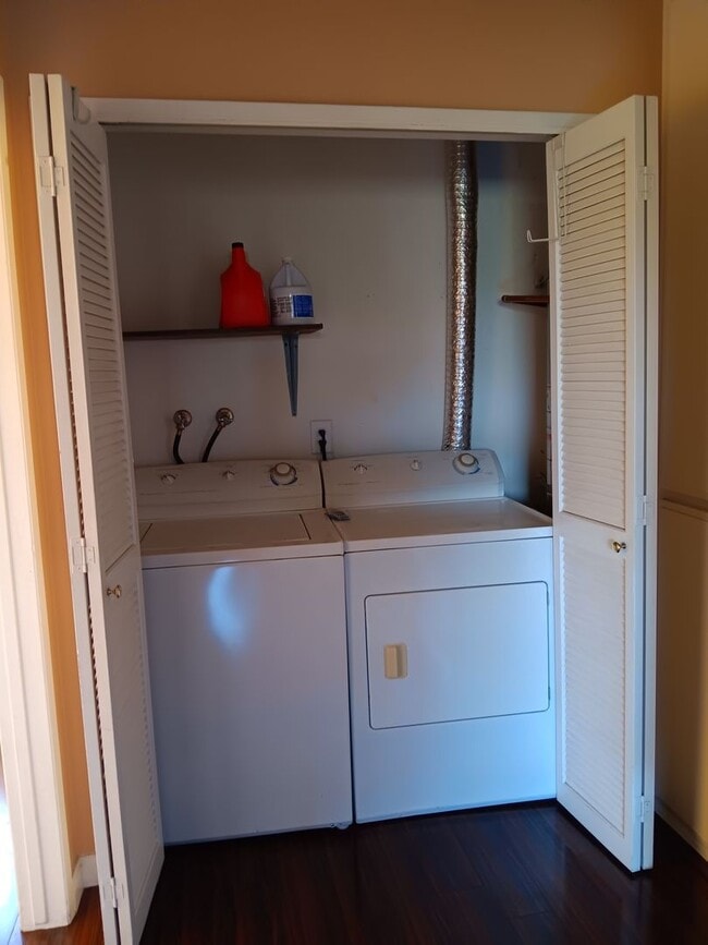 Building Photo - Charming 2-Bedroom, 2-Bathroom Gardena Con...