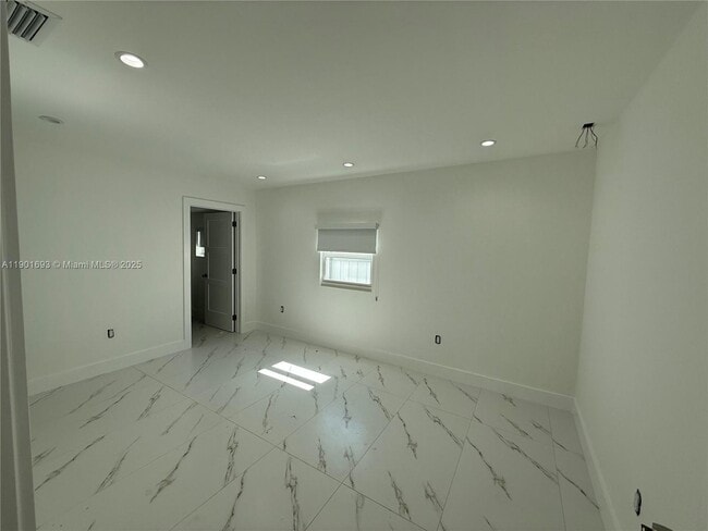 Building Photo - 2313 SW 60th Ct