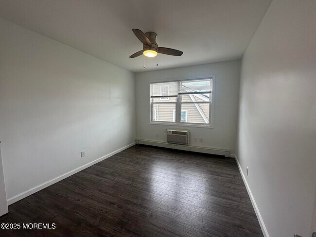 Building Photo - 407 3rd Ave