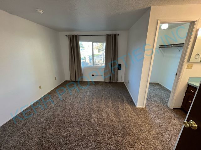 Building Photo - Charming 3-Bed, 2-Bath Haven with 1,296 Sq. Ft. of Cozy Comfort in Sandy, OR!