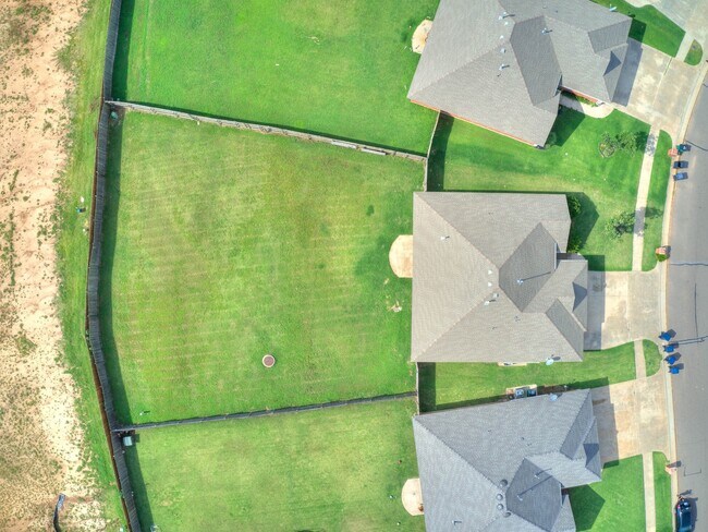 Building Photo - 2724 Busheywood Dr