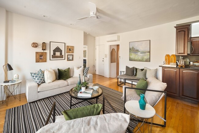 Building Photo - 413 Beacon St