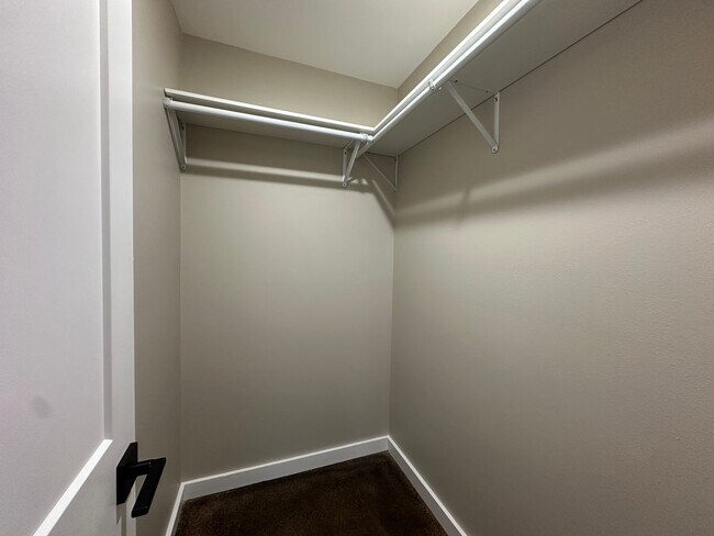 Building Photo - 501 Ave 3 NW