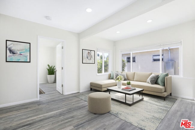 Building Photo - 1722 N Ave 45