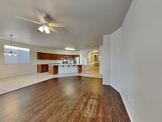 Building Photo - 15017 W Bloomfield Rd