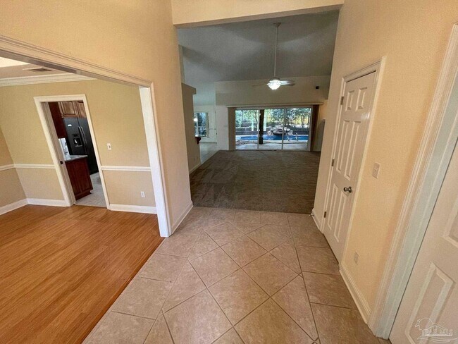 Building Photo - 5955 Hermitage Dr