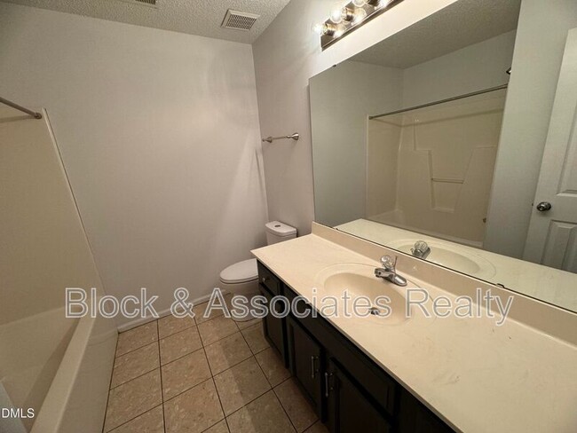 Building Photo - 4804 Tanglewood Oaks St