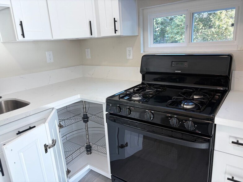 Building Photo - 11555 Archwood St