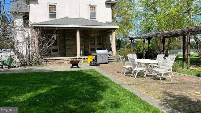 Building Photo - 7630 Cheltenham Ave