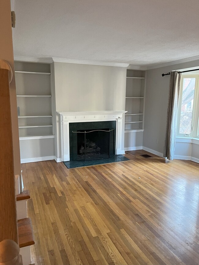 Primary Photo - 1742 E Broad St