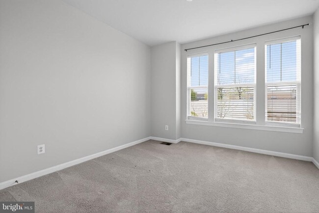 Building Photo - 14937 River Walk Way