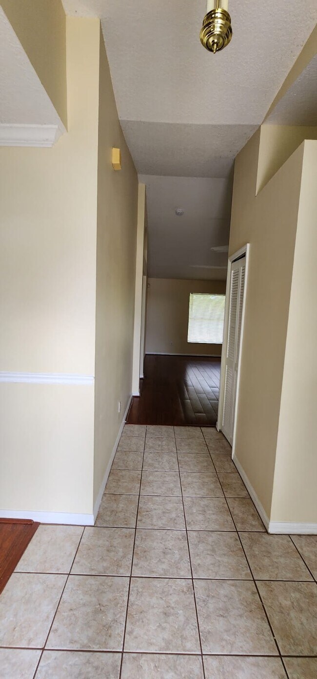Building Photo - 6122 NW E Deville Cir