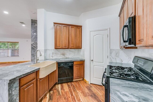 Building Photo - 702 Bent Wood Pl