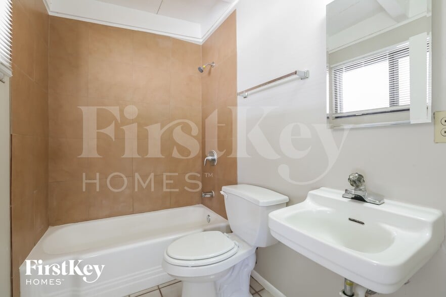 Building Photo - 333 S Mallard St