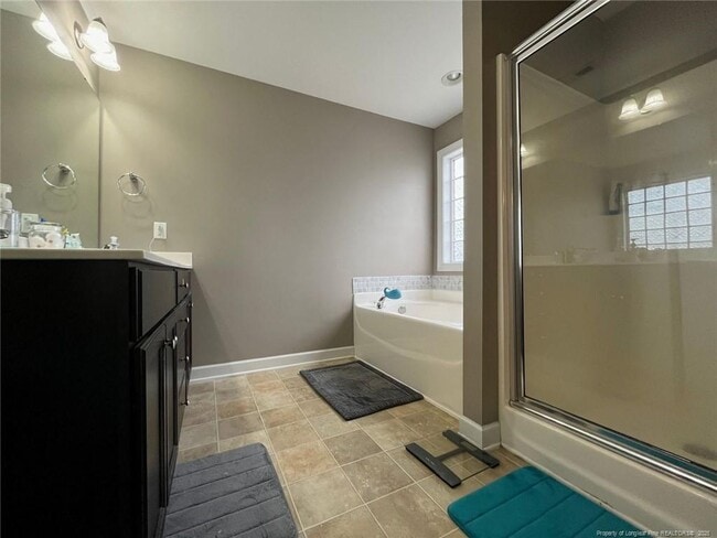 Building Photo - 582 Century Dr