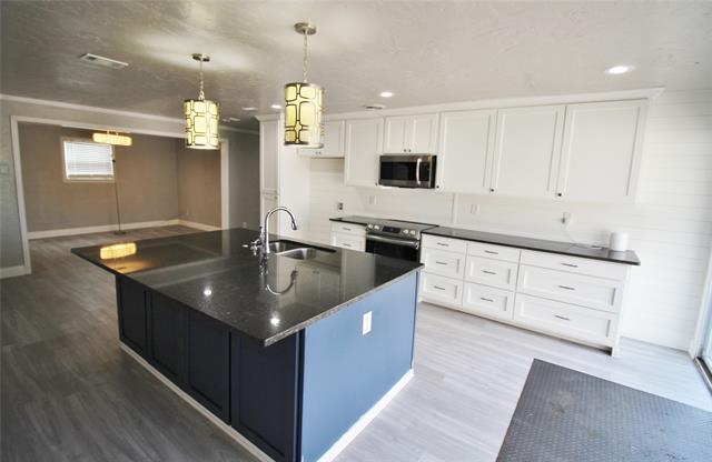 Building Photo - 6600 Estados Dr