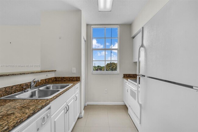 Building Photo - 215 SW 42nd Ave