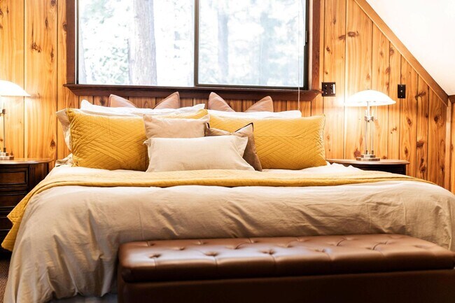 Building Photo - SKI LEASE: Hot Tub, Pet Friendly, Wood Stove