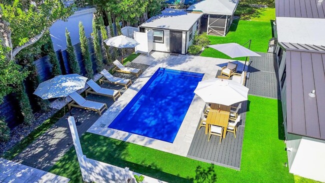 Building Photo - 3210 Palm Dr