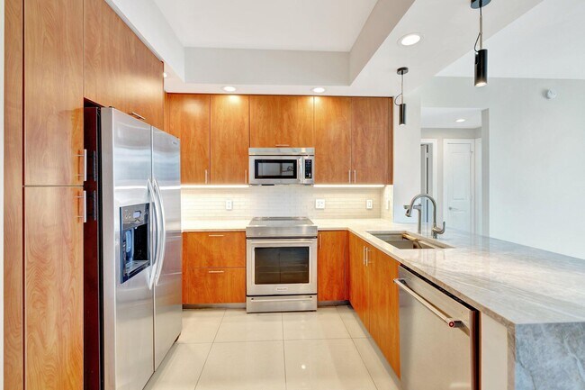 Building Photo - 315 NE 3rd Ave