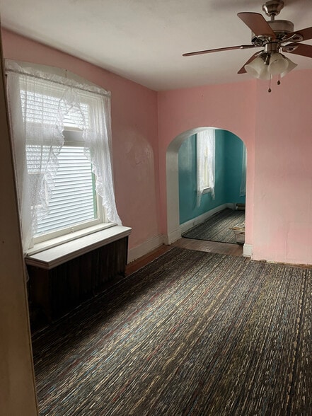 Building Photo - 211 W 2nd St