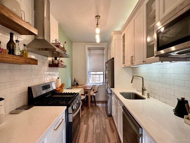 Building Photo - 37-20 81st St
