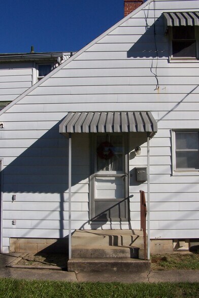 Building Photo - 266 E North St