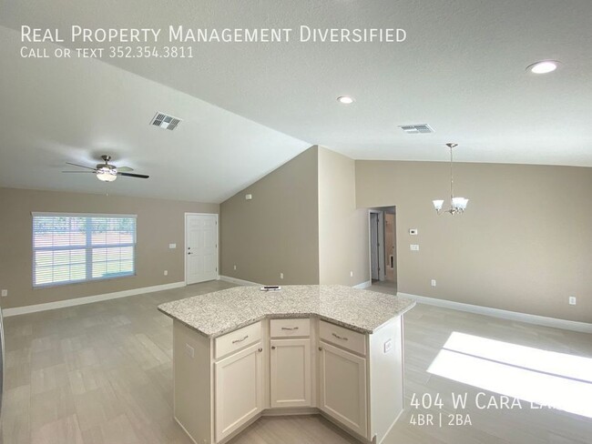Building Photo - 404 W Cara Ln