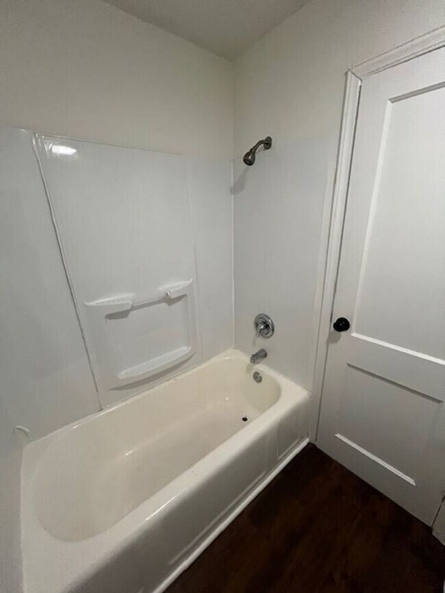 Building Photo - Newly Remodeled 2/1 Single Family House in...
