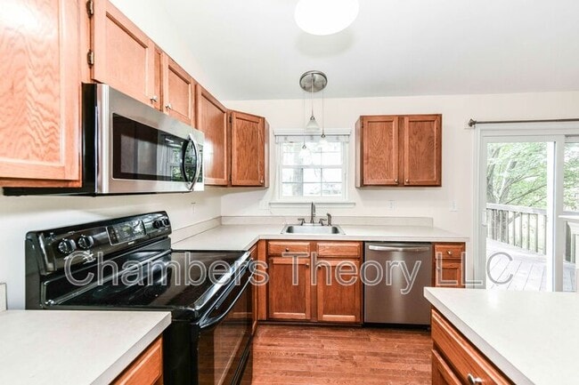 Building Photo - 10135 Forest Hill Cir