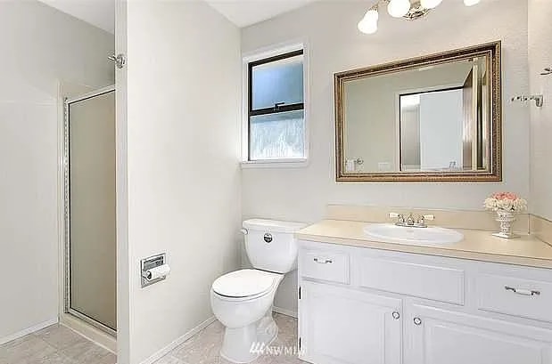 Building Photo - 2525 NE 95th St