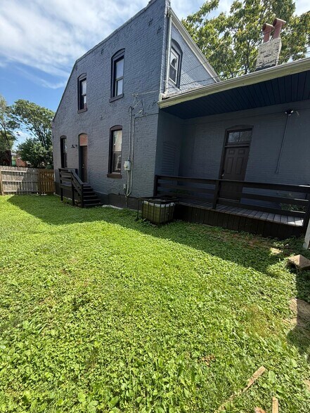 Building Photo - 2636 Arsenal St