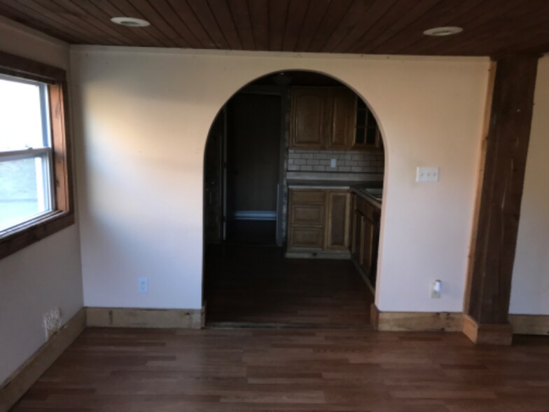 Building Photo - 10032 Hwy 421 S