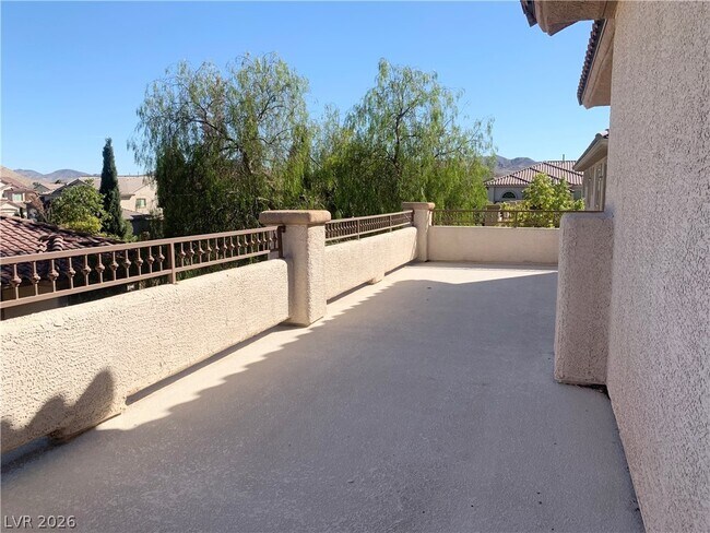 Building Photo - 10660 Lago Cantini St