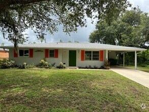 Building Photo - ** Annual ** 2 Bed / 2 Bath ** Single Fami...