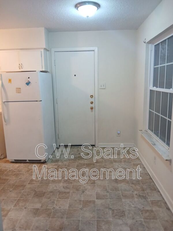 Building Photo - 3015 Avon St