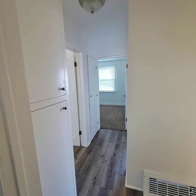 Building Photo - Charming Single Story Home Near Hancock College with One Car Garage