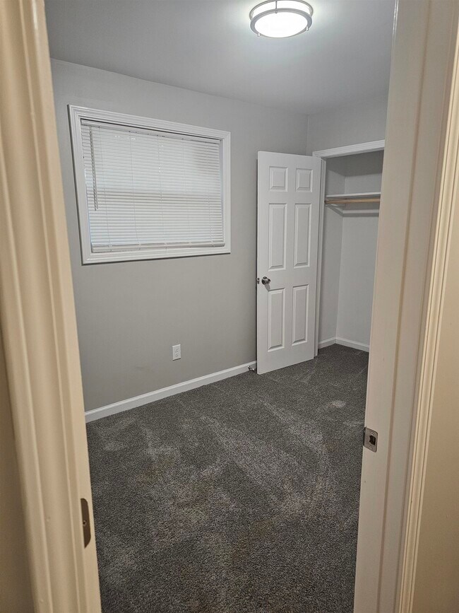 Building Photo - 30 E MCKELLAR St