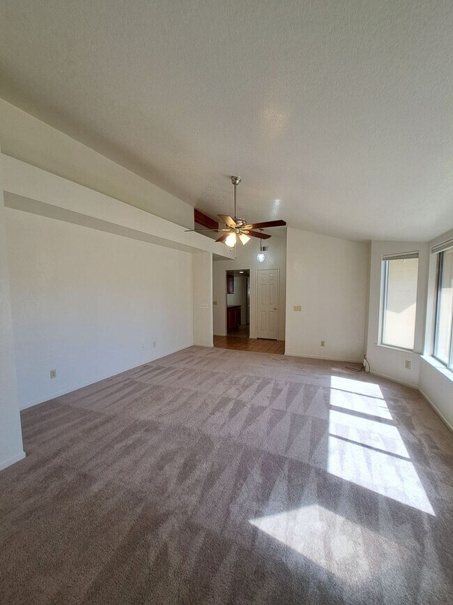 Building Photo - Single Level 3 Bedroom Home Ready to Move in!