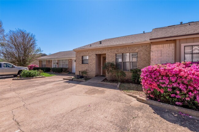 Building Photo - 1401 Ave O