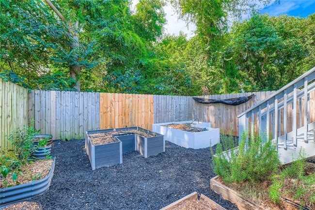 Building Photo - 677 Ira St SW