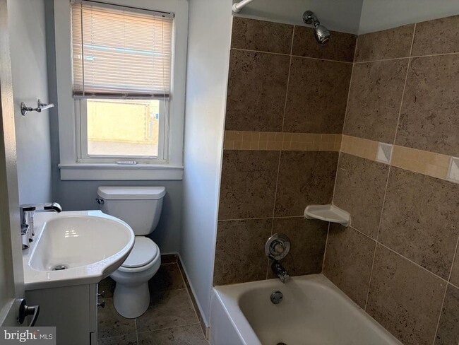 Building Photo - 43 Franklin Ave