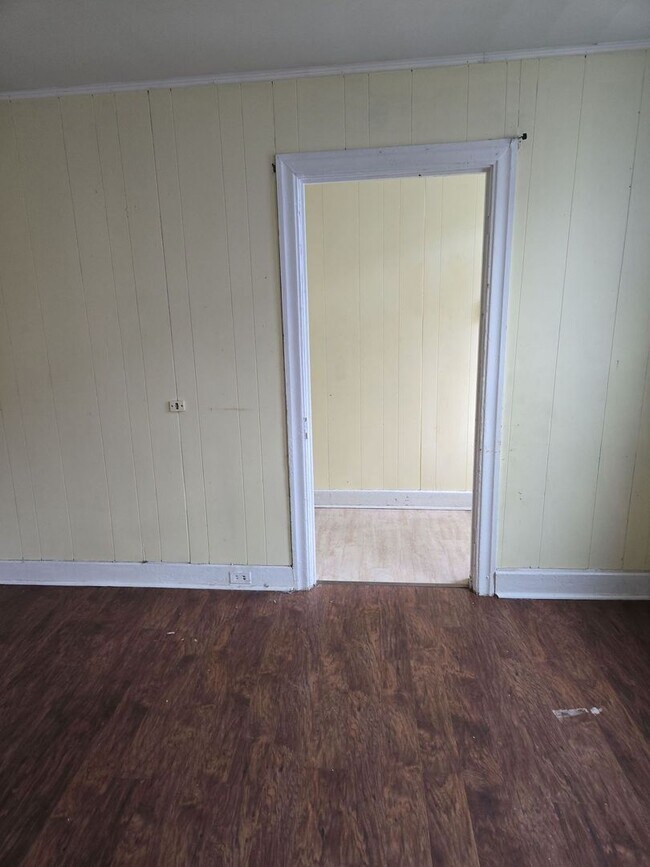 Building Photo - 2-12 Philadelphia Ave