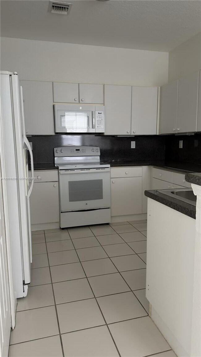 Building Photo - 4435 SW 160th Ave