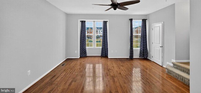 Building Photo - 5363 S Center Dr