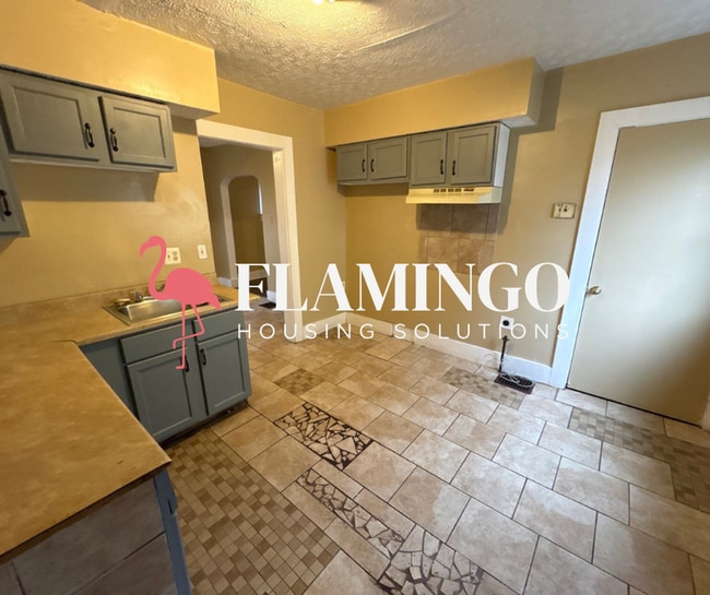 Building Photo - 725 Maplehurst Ave