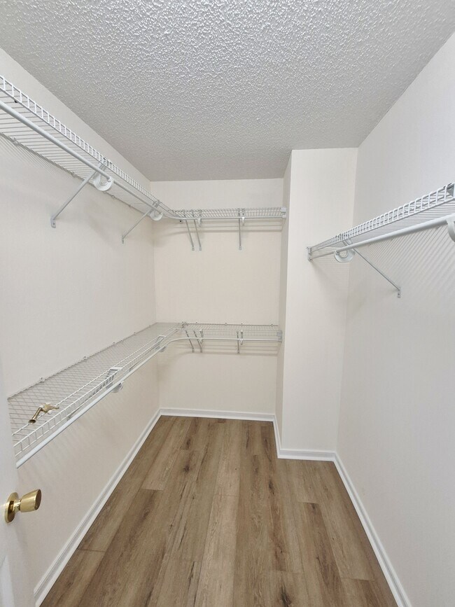 Building Photo - 7221 Oakmere Ct