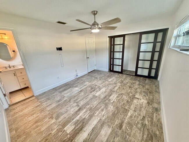 Building Photo - 653 Sherwood Dr