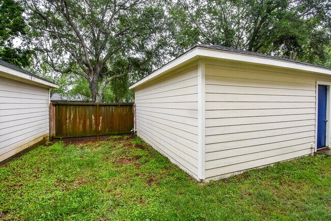 Building Photo - 10735 Cobblecreek Way