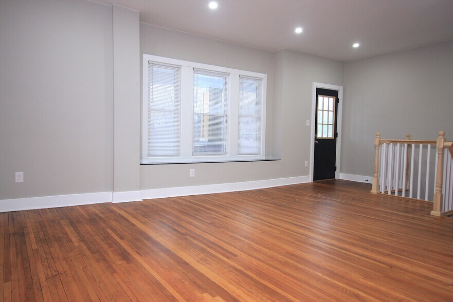 Building Photo - 5016 Seminole St